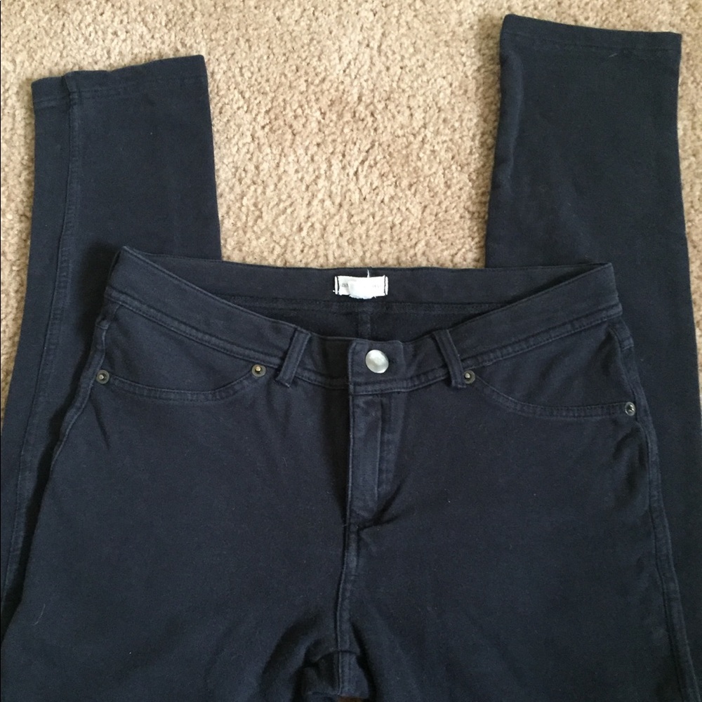 Black Zenana Outfitters woman’s faux jeans.